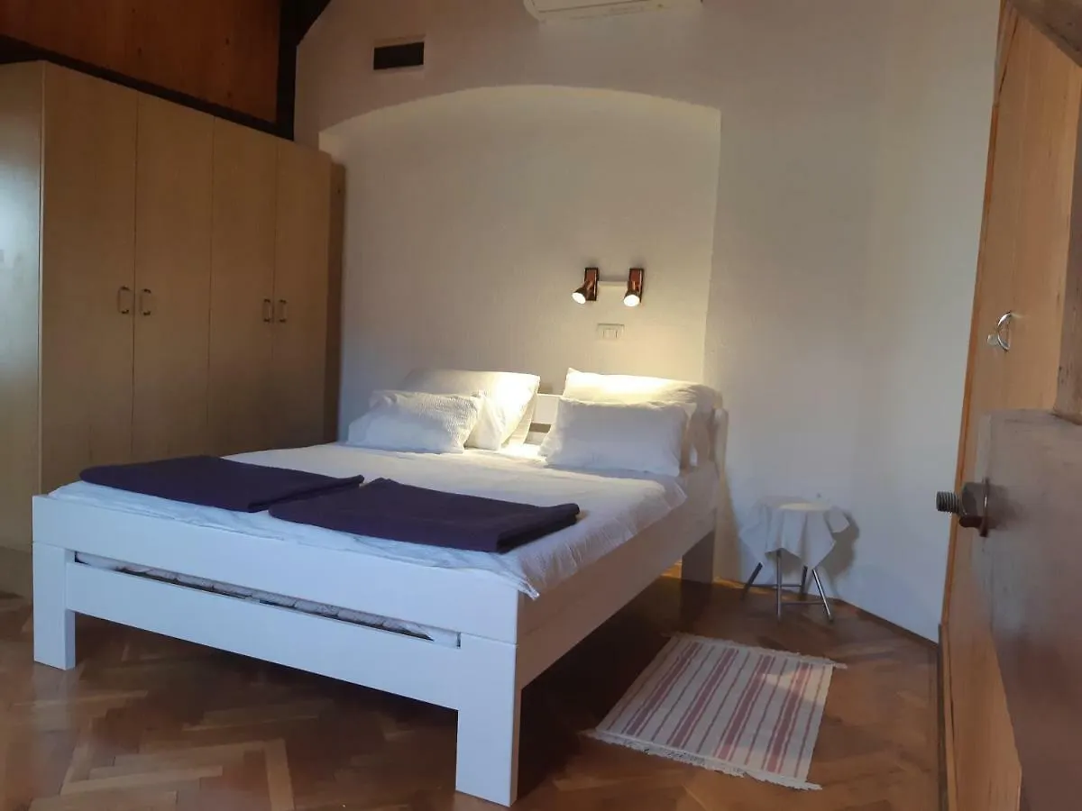 אופטיה Apartment Nada 0*,