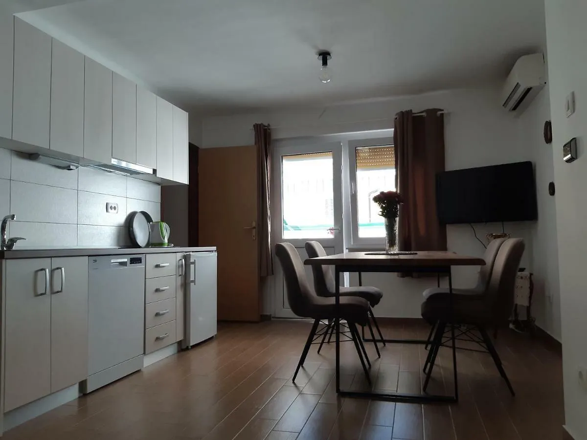 אופטיה Apartment Nada